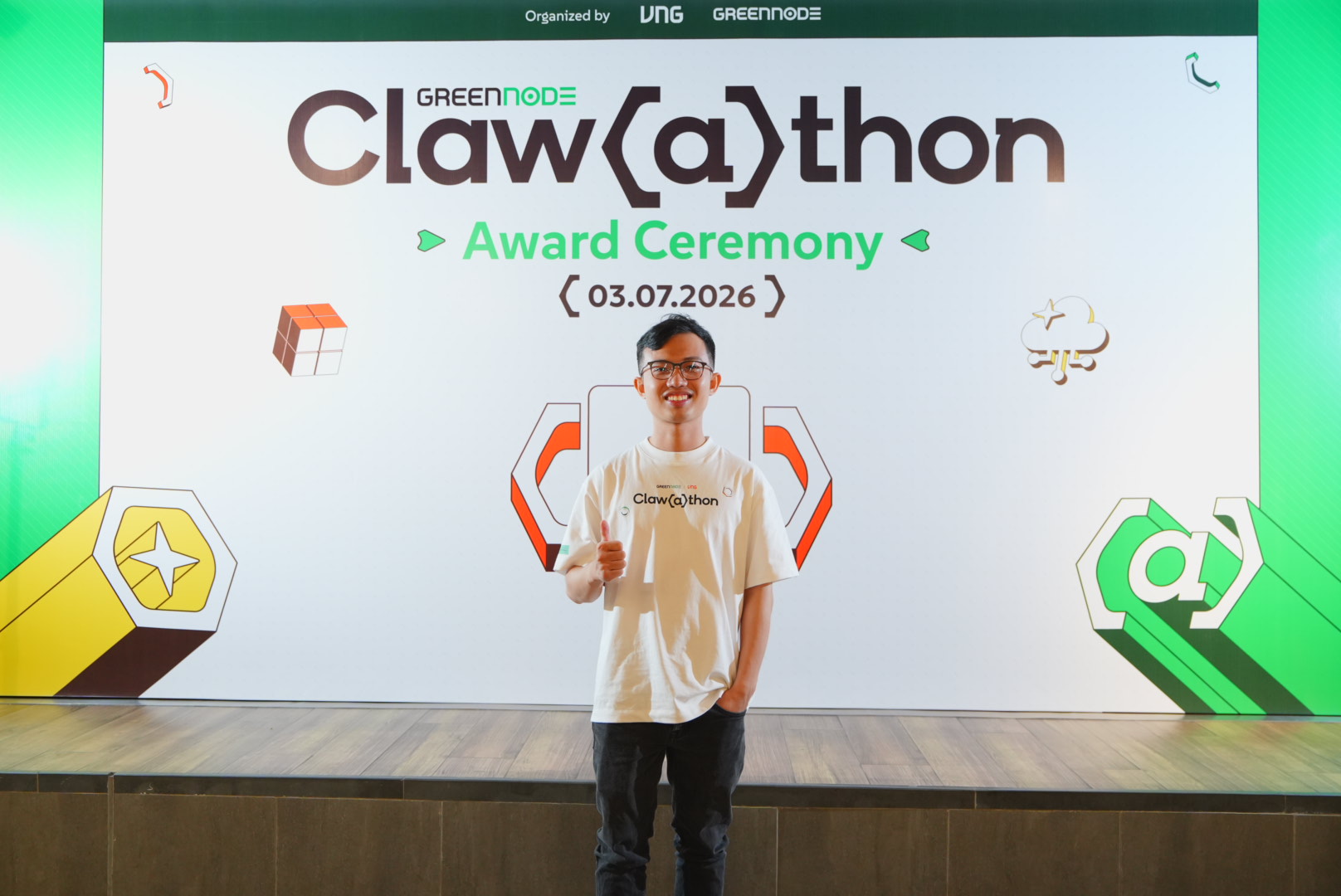 Tom tại cuộc thi Claw-a-thon