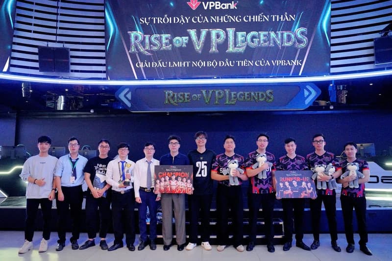 Khu vực trao thưởng vinh danh đội vô địch Rise of VP Legends